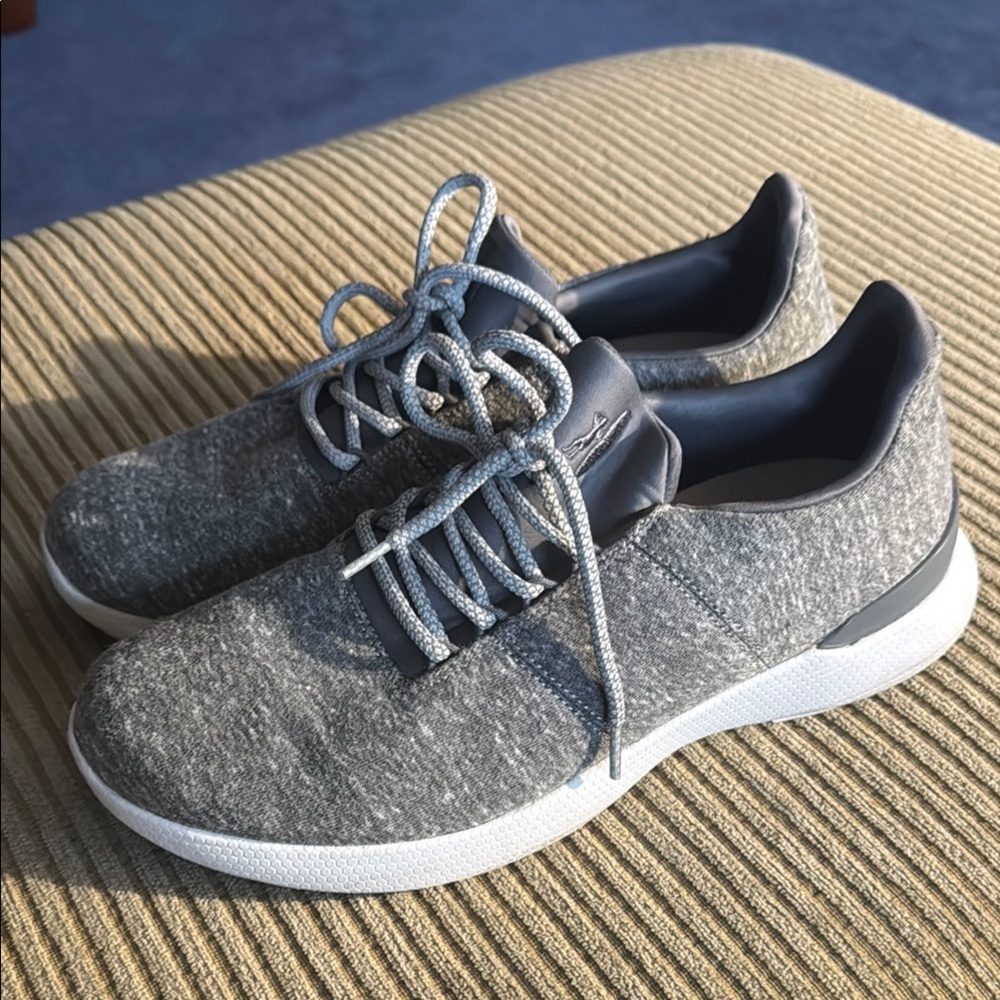 johnnie-O Gray Sneakers Sleek Minimalist Design
